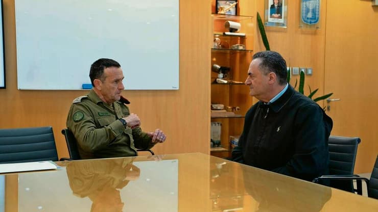שר הביטחון ישראל כ"ץ בפגישה עם הרמטכ"ל רא"ל הרצי הלוי