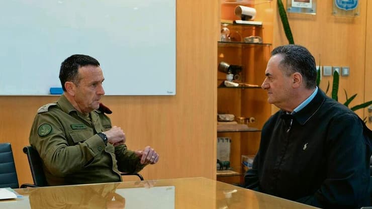 שר הביטחון ישראל כ"ץ בפגישה עם הרמטכ"ל רא"ל הרצי הלוי