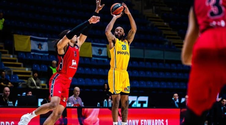 ליוואי רנדולף זורק