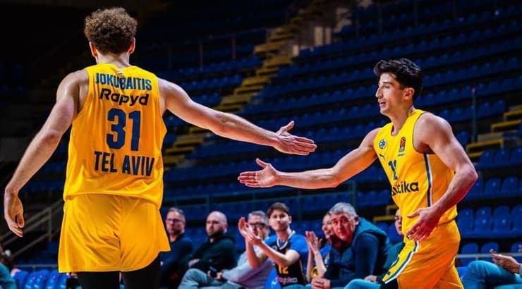 רוקאס יוקובאיטיס וג'ון דיברתולומאו