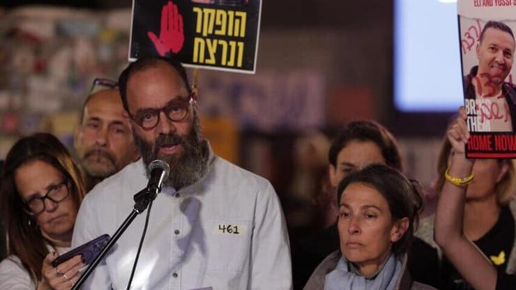 ג׳ון ורייצ׳ל גולדברג פולין בהצהרת נציגי משפחות החטופים שנרצחו בשבי והושבו לקבורה