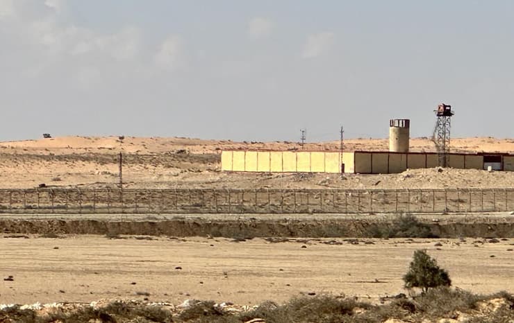 תירוץ מצוין לדיאלוג עם נוף שנראה כאילו נלקח מפרק של סטארטרק   