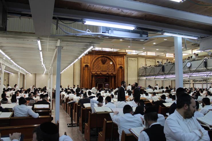 אברכים בישיבת פוניבז' בבני ברק (צילום: שמואל מוניץ) אברכים בישיבת פוניבז' בבני ברק