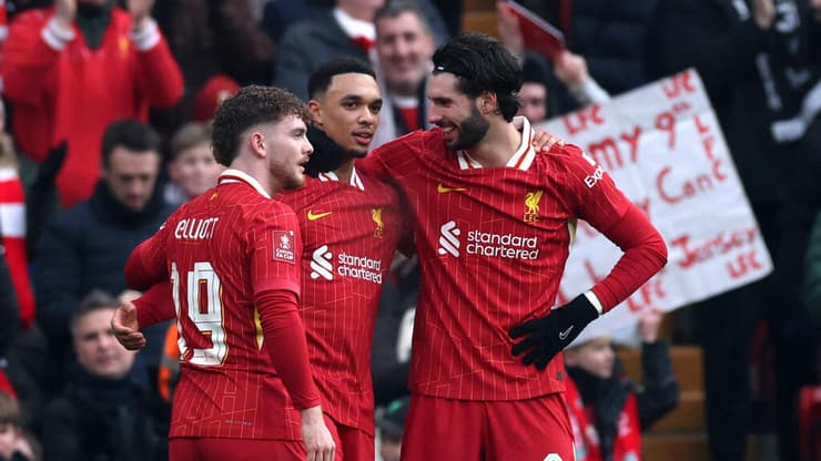 אלכסנדר-ארנולד חוגג שער נהדר (צילום: REUTERS/Phil Noble) טרנט אלכסנדר-ארנולד ליברפול אקרינגטאון