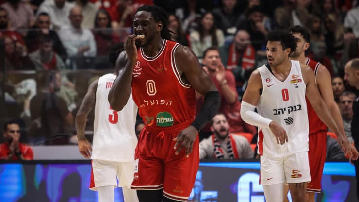 איך מכבי תתמודד איתו? מוטלי (צילום: עוז מועלם) שחקן הפועל ת"א ג'ונתן מוטלי