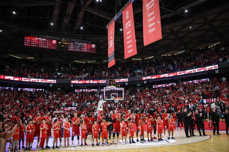 הפועל ת"א בהיכל מנורה-מבטחים