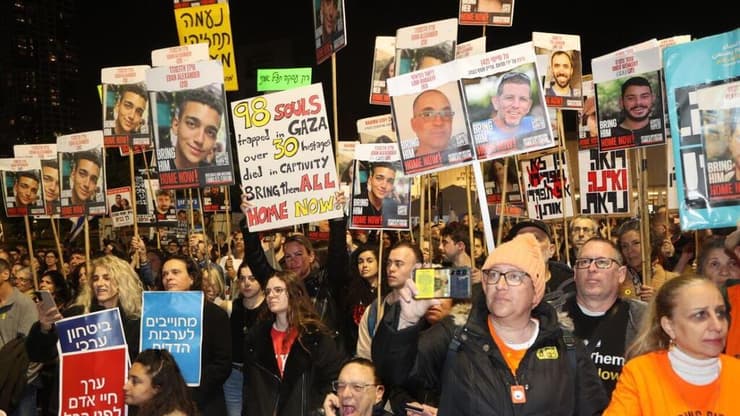 הפגנה למען שחרור החטופים בכיכר החטופים