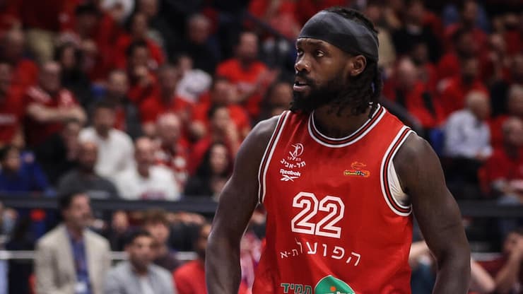 שחקן הפועל ת"א פטריק בברלי