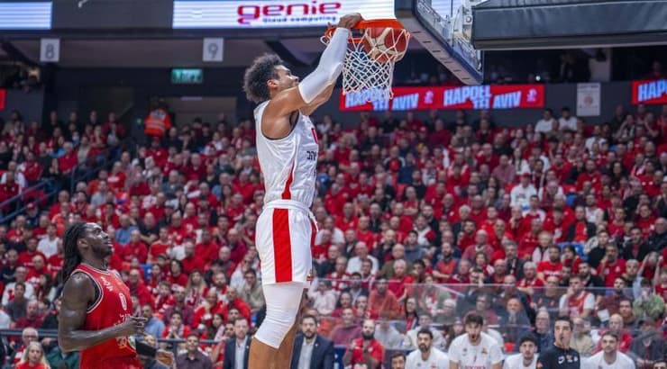 ג'סטין סמית' מרחף (רועי כפיר) ג'סטין סמית' מרחף