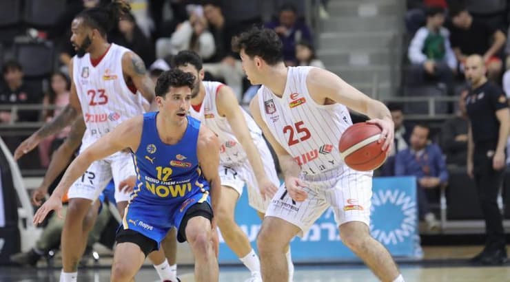 גיל נויביץ' (עמרי שטיין) גיל נויביץ'