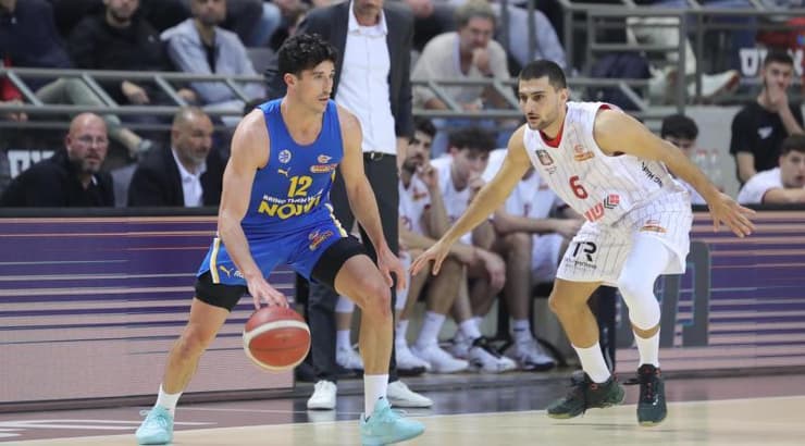 ג'ון דיברתולומאו (עמרי שטיין) ג'ון דיברתולומאו