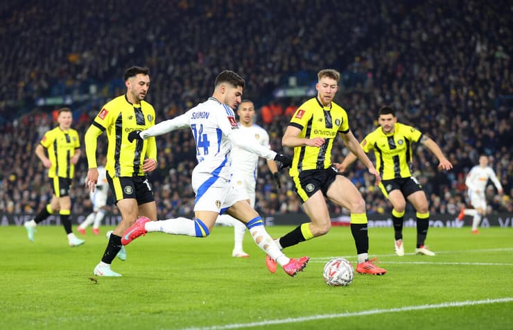 בישול ששווה כרטיס לשלב הבא. סולומון ולידס נגד הארוגייט (צילום: George Wood/Getty Images) מנור סולומון ולידס נגד הארוגייט