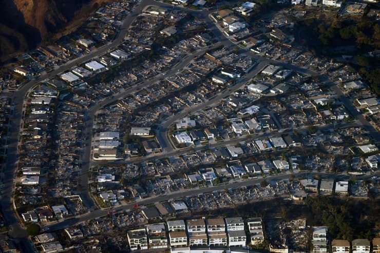 החורבן בלוס אנג'לס, בצילום מהאוויר (צילום: David Swanson / AFP) תצלום אווירי של ההרס בעקבות גל השריפות בלוס אנג'לס