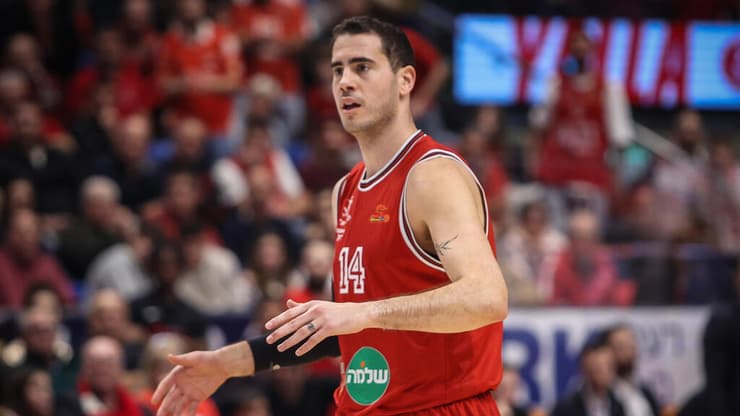 שחקן הפועל ת"א עוז בלייזר