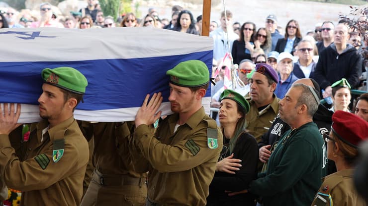 הלווייתו של סמל מעיין ז"ל (צילום: יריב כץ) הלווייתו של סמל יהב מעיין ז"ל בבית העלמין הצבאי במודיעין