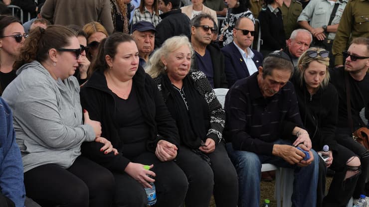 צילום: אביגיל עוזי הלווייתו של רס"מ במיל׳ אלכסנדר פדורנקו ז״ל, בבית העלמין הצבאי בחולון-בת ים