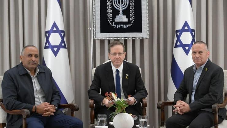 נשיא המדינה נפגש עם יזהר שי ודדי שמחי ששכלו את בניהם ב-7 באוקטובר