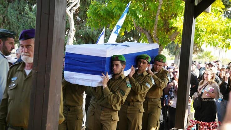 צילום: תומר שונם הלוי הלווייתו של סמל אליאב אסטיוקאר ז"ל בבית העלמין הצבאי באשדוד