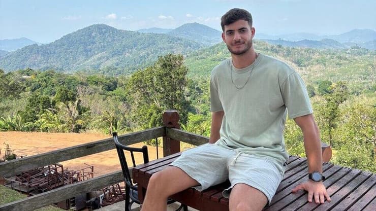 רותם יעיש ז"ל בטיול בתאילנד בו נהרג בתאונה