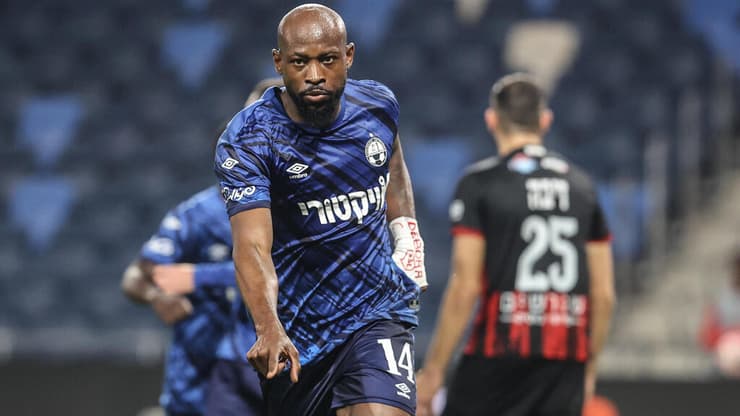 גאריטה חוגג, אתמול (צילום: גיל נחושתן) שחקן הפועל באר-שבע פול גריטה