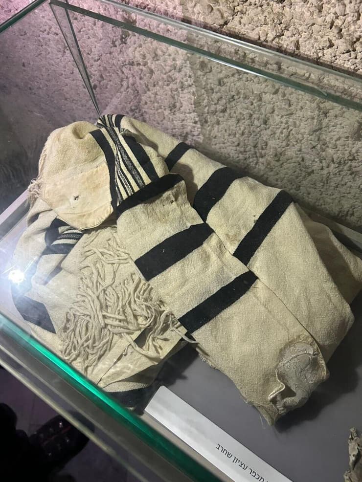 טלית שנבזזה מגוש עציון במלחמת העצמאות