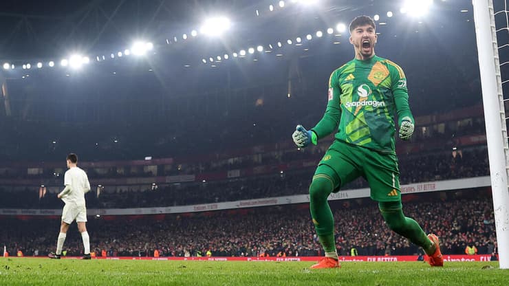 ביינדיר חוגג את הדיפת הפנדל של הבארץ (צילום: Julian Finney/Getty Images) אלטאי ביינדיר