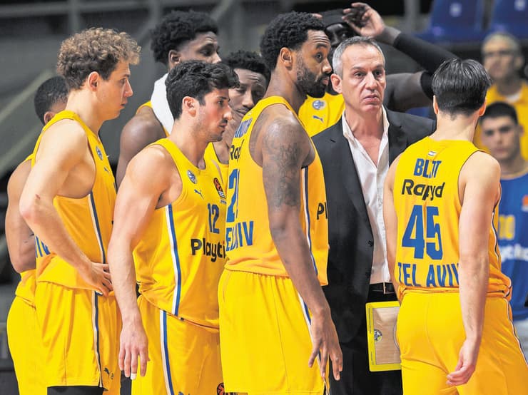 שחקני מכבי ת"א ועודד קטש