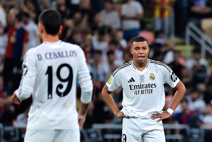 אמבאפה מתוסכל. עוד תבוסה לבארסה