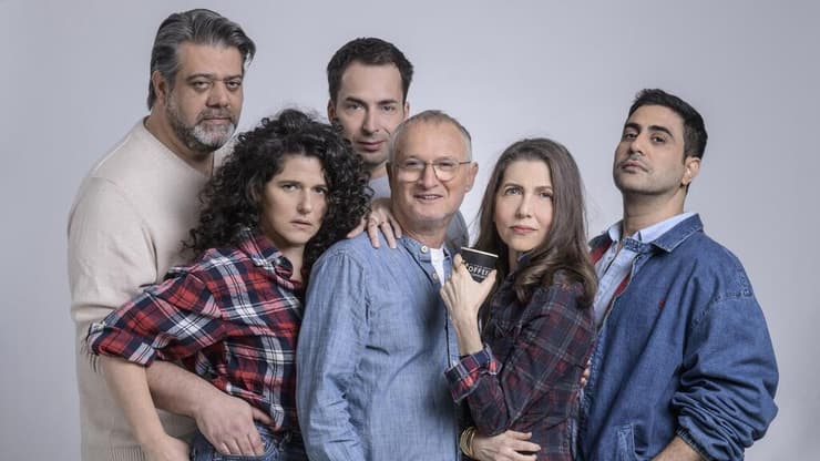 כוכבי 'קופה ראשית' (מימין לשמאל): אמיר שורוש, קרן מור, דב נבון, דניאל סטיופין, נועה קולר ויניב סוויסה