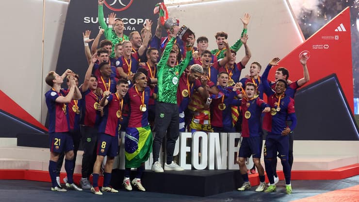 שחקני ברצלונה והגביע