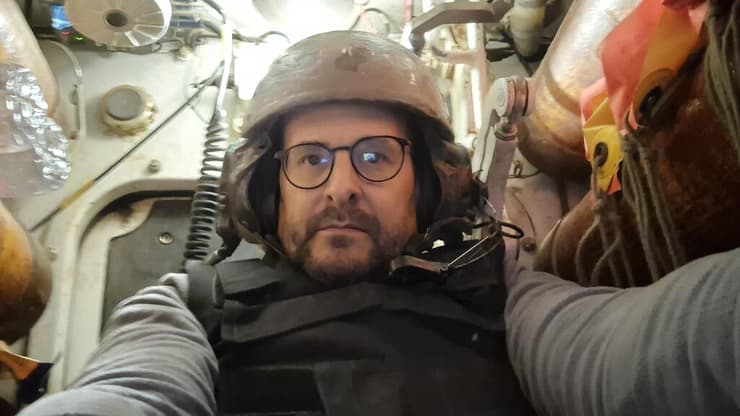 יואב קרן עם לוחמי חטיבה 188 בעזה