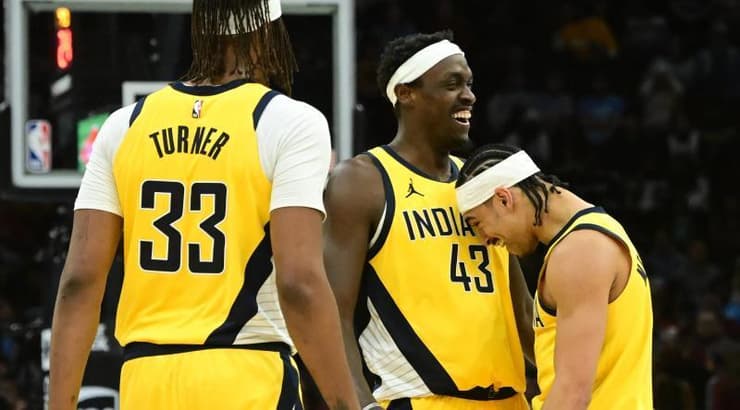 שחקני אינדיאנה חוגגים