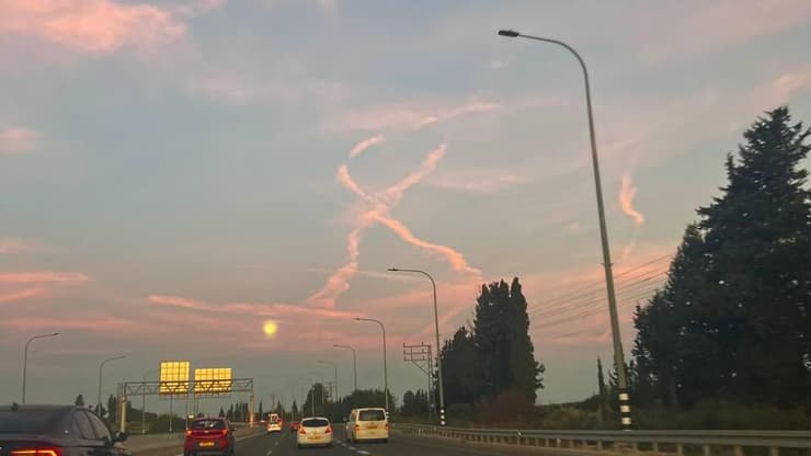 סמל החטופים בשמי גדרה, הבוקר
