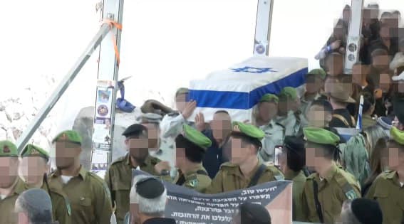 הלווייתו של יאיר ז"ל (צילום: אלכס גמבורג) הלווייתו של סגן יאיר יעקב שושן ז"ל בבית העלמין הצבאי בהר הרצל