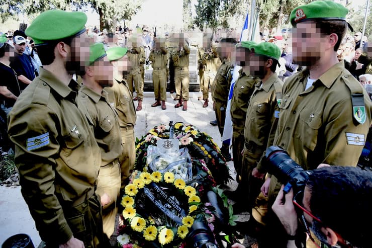 הלווייתו של יהב ז"ל, בבית העלמין כפר תבור (צילום: נחום סגל) הלוויתו של יהב הדר ז"ל בבית העלמין כפר תבור