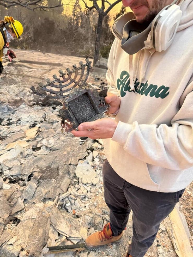 החנוכייה שרדה את השריפה