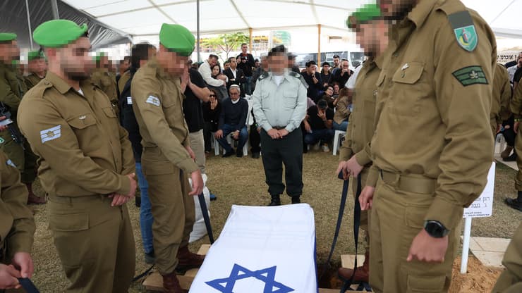 צילום: שאול גולן הלוויתו של סמ"ר גיא כרמיאל ז"ל בחלקה הצבאית בבית העלמין בגדרה