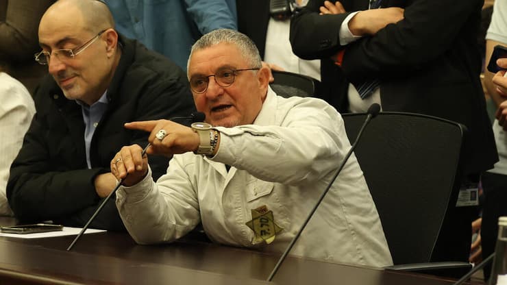 "שם עין" על סמוטריץ'. דני אלגרט (צילום: עמית שאבי) דני אלגרט, אחיו של החטוף איציק אלגרט, צועק על שר הביטחון בוועדת חוץ וביטחון