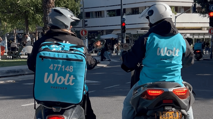 דניאל עמית בחוויה חדשה לגמרי: להיות שליחת וולט ליום אחד