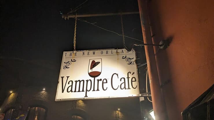 "קפה ערפדים" (צילום: אמיר בוגן) קפה ערפדים