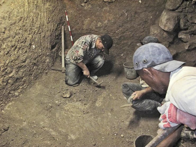 חפירות רשות העתיקות במבנה הנדיר בעיר דוד ( צילום: ולדימיר נייחין, רשות העתיקות) חפירות רשות העתיקות במבנה הנדיר בעיר דוד