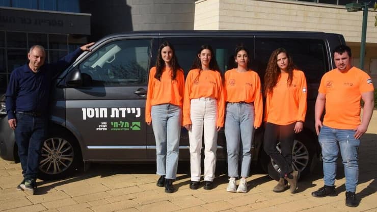 מחכים לקריאה. ניידת חוסן   