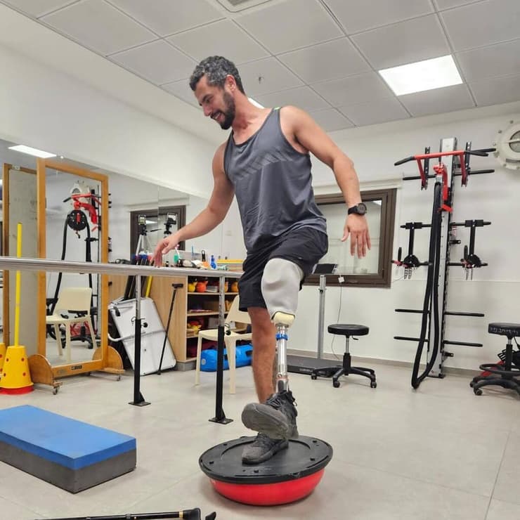 יואב במהלך השיקום. "כשמישהו כמו נח מספר על מה שעבר - זה נותן פרופורציות" (צילום: מהאלבום הפרטי) yk14221582