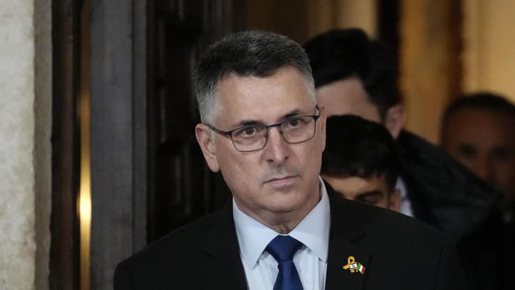 סער. "זילות ופוליטיזציה של מוסדות המשפט הבינלאומיים" (צילום: AP Photo/Gregorio Borgia) גדעון סער