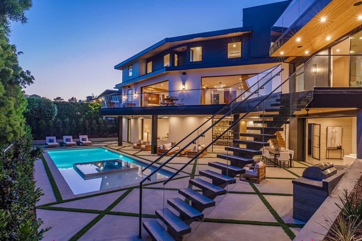 הבית של שומוף לפני השריפה