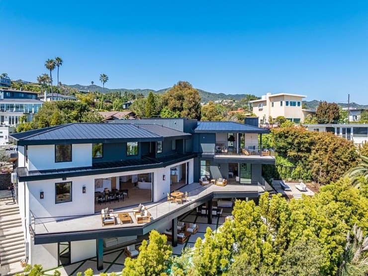 הבית של שומוף לפני השריפה