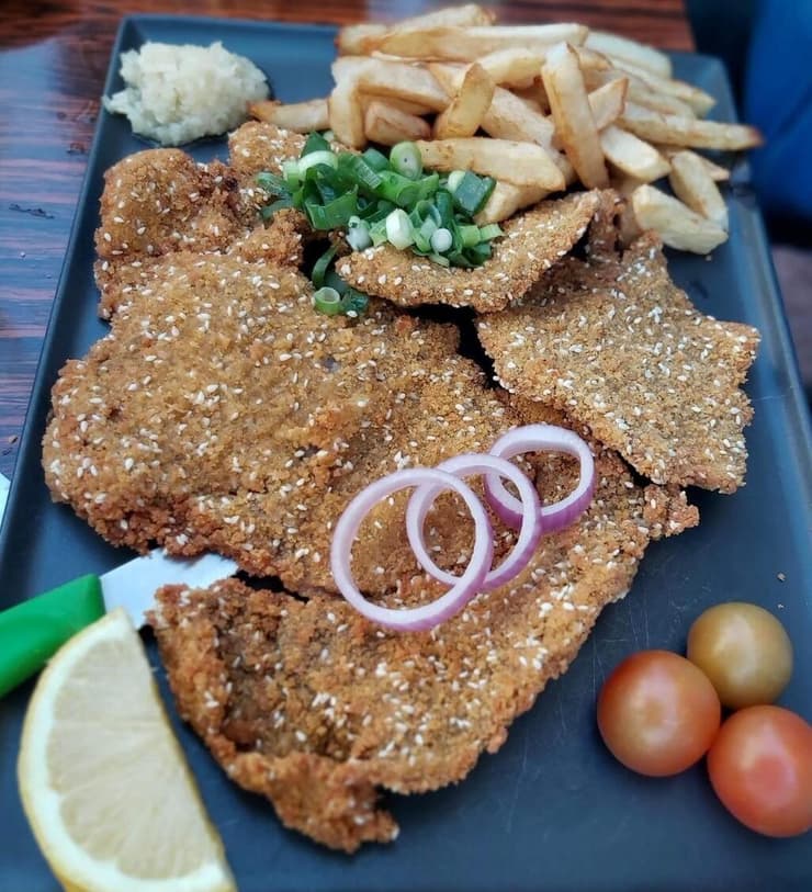 שניצל עגל במעיין הבירה