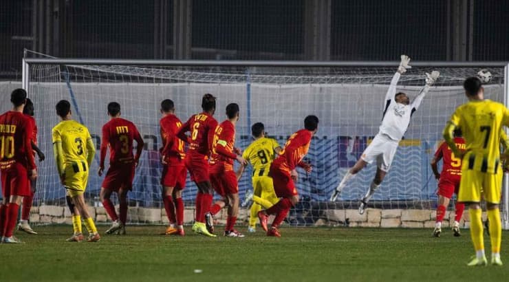 הבעיטה החופשית של עדן בן מנשה