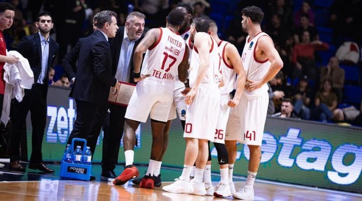 שחקני הפועל תל אביב מתאספים