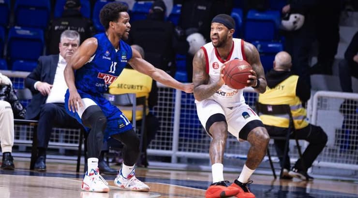 מרקוס פוסטר עם הכדור